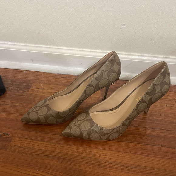 Coach pumps - Picture 1 of 8